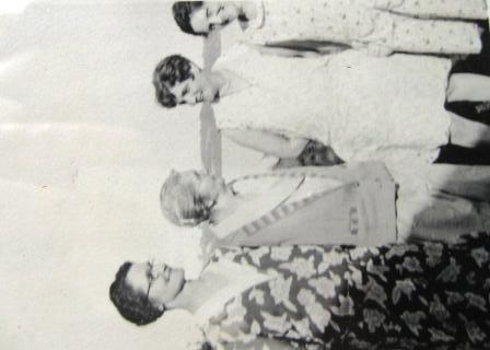 The Harris Sisters with their mother: Blanch, mother Lizzie, Maude and Grace