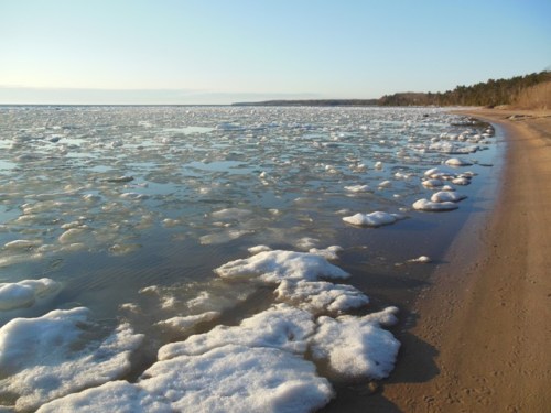 Clink, clink, clink - icy drink